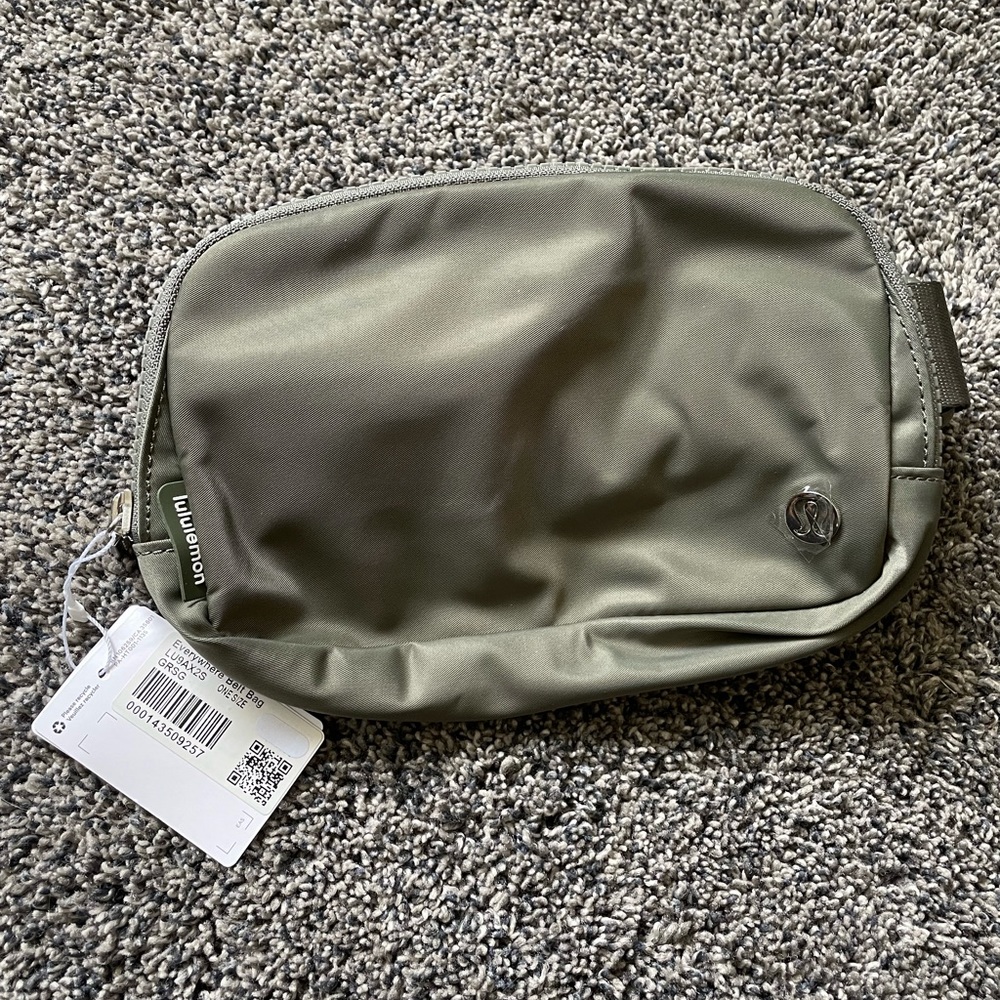 Lululemon Everywhere Belt Bag - Asphalt Grey - NWT